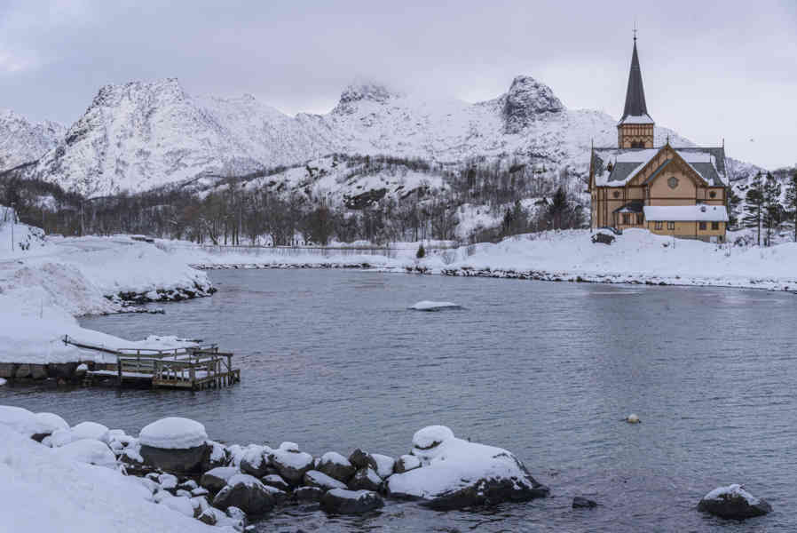 Noruega - islas Lofoten 047 - Kabelgâg - iglesia de Vâgan.jpg